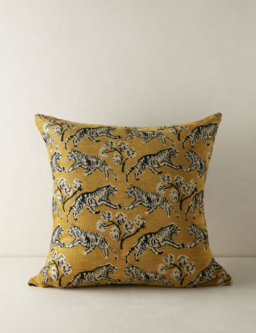 #color::gold #style::square #fill type::with-feather-down-insert #fill type::pillow-cover-only