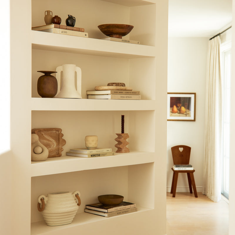 LG Summer School: How to Style Shelves Like an Interior Designer