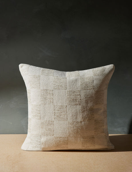 #style::square #fill type::with-feather-down-insert #color::natural #fill type::pillow-cover-only