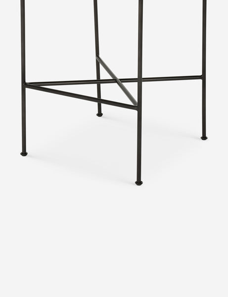 #color::black #size::bar