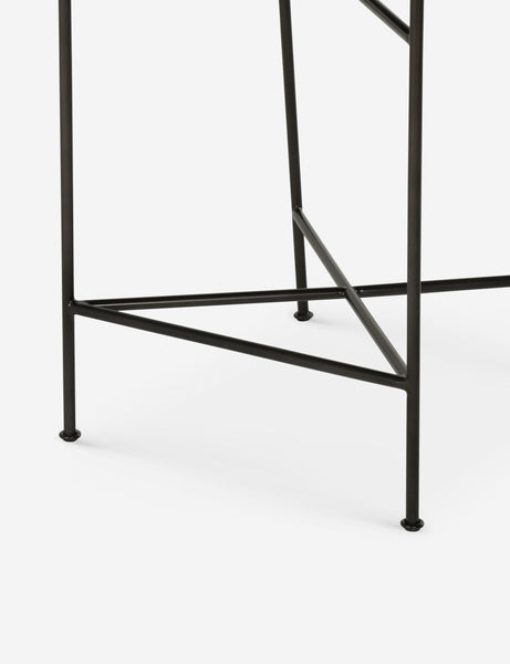 #color::black #size::counter