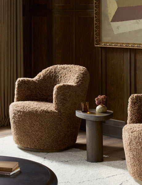 #color::amber-shearling