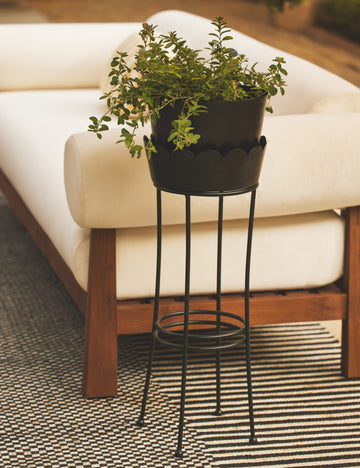 #size::large | Onyx slim metal scalloped outdoor planter