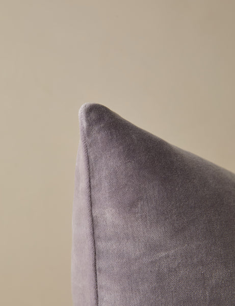 #color::lavender #style::square #fill-type::with-feather-down-insert #fill-type::pillow-cover-only