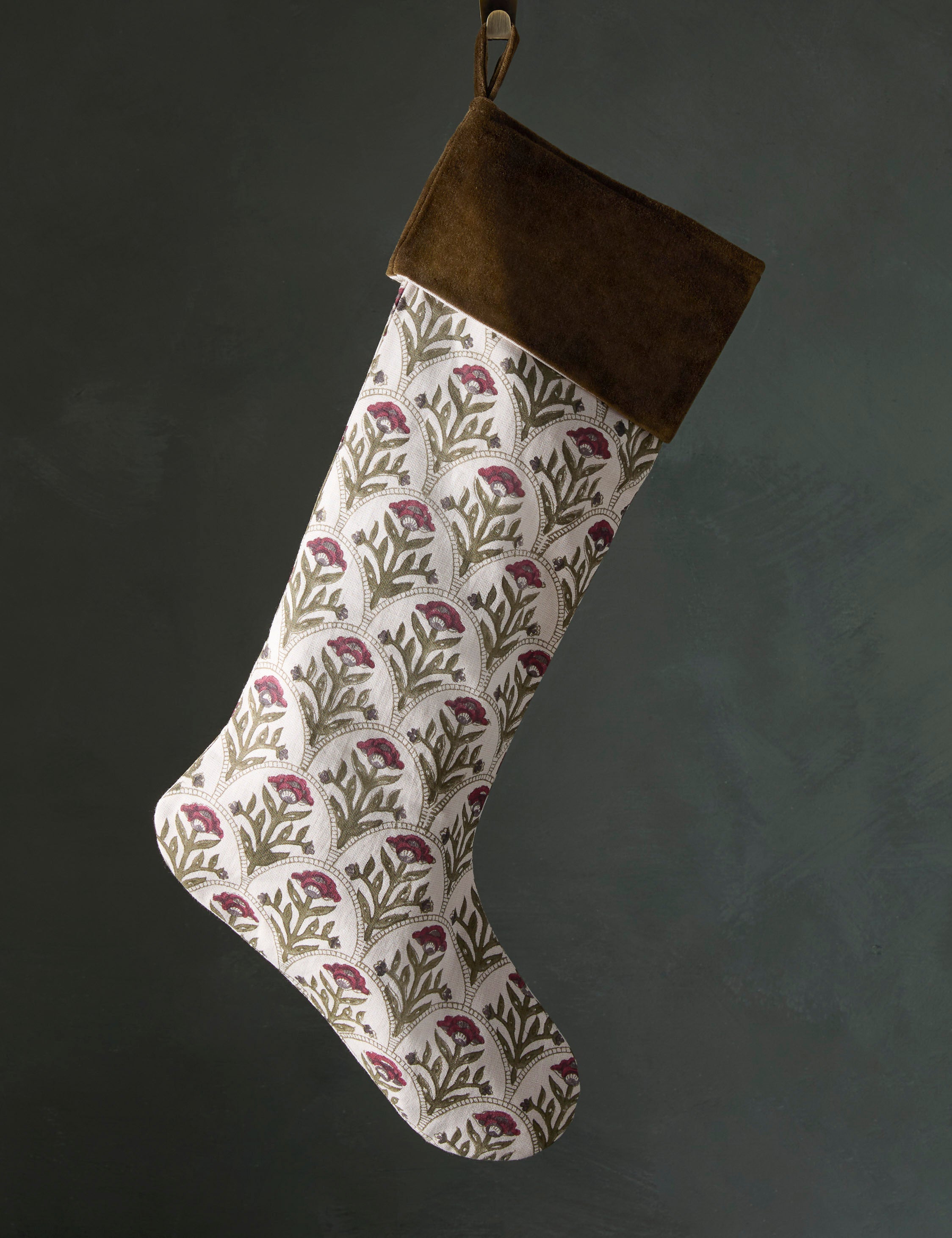#color::red | Dove floral pattern stocking