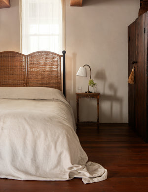 Bonnet Platform Bed : Natural / King