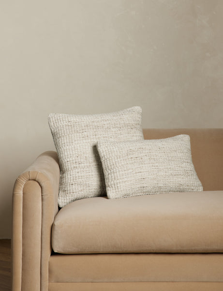 #color::light-natural #style::lumbar