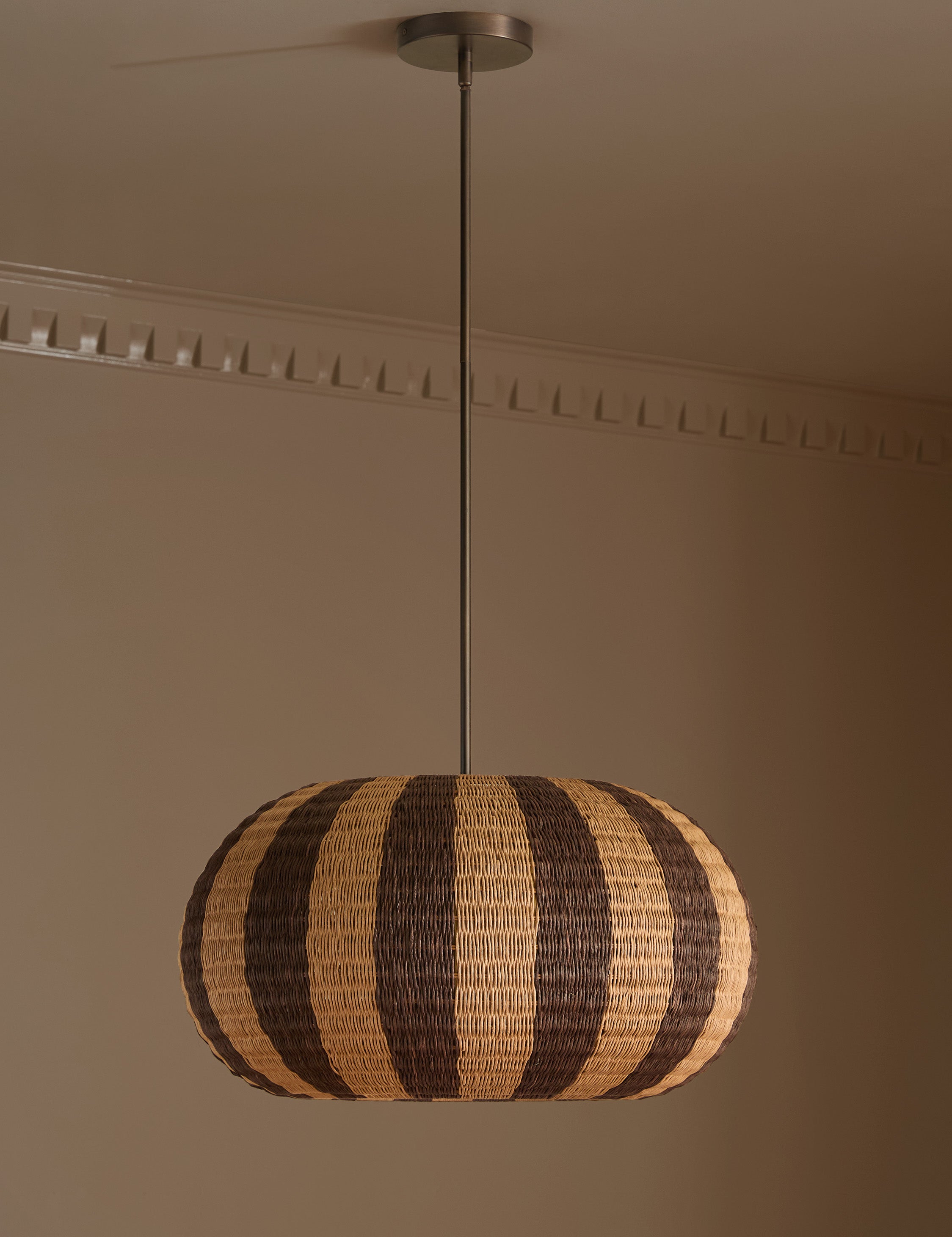 #color:natural-stripe #size::24"Dia