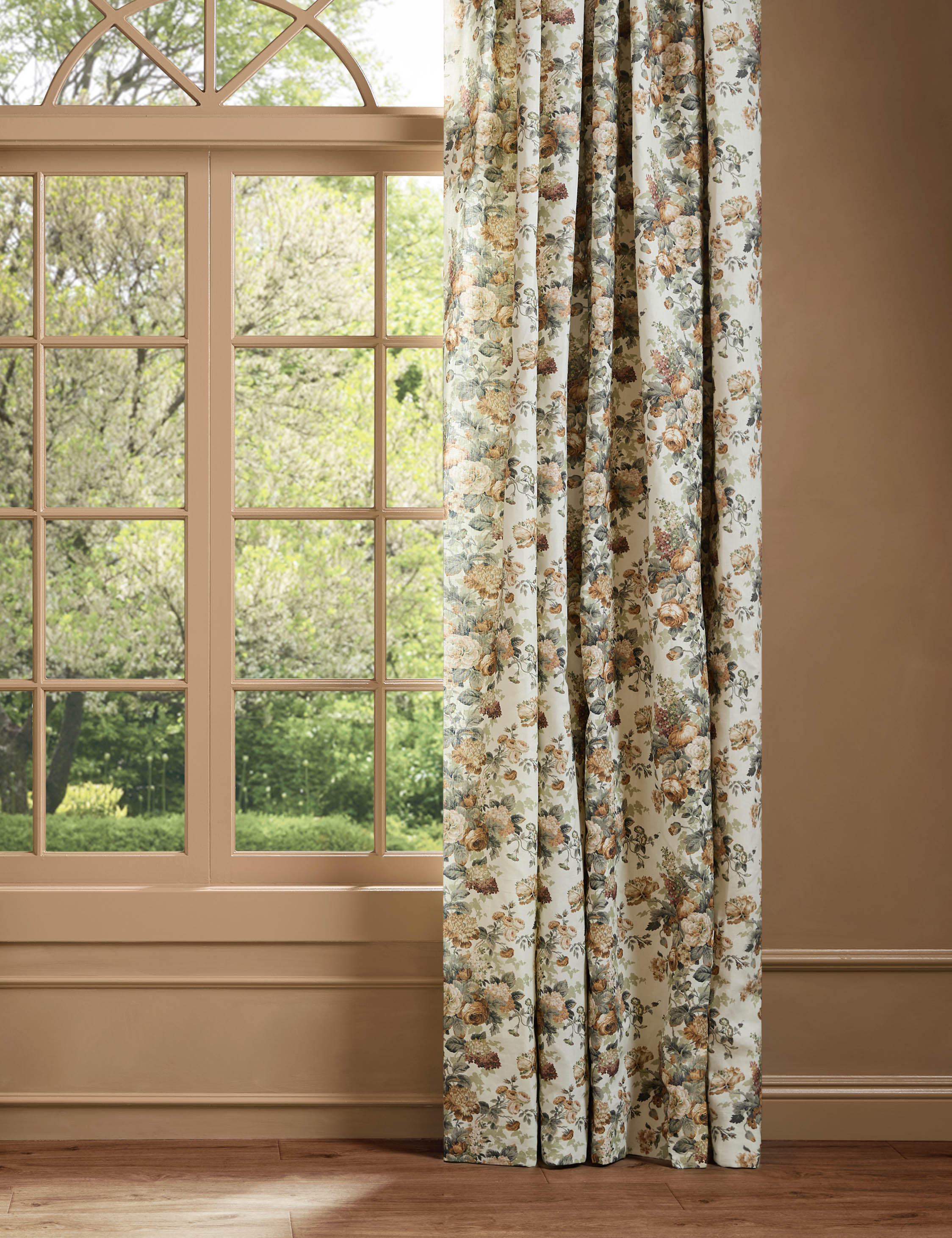 #color::vintage-botanica #size::50--x-84- #size::50--x-96- #size::50--x-108- #size::50--x-120- #lining-type::privacy-lining #lining-type::cotton-lining