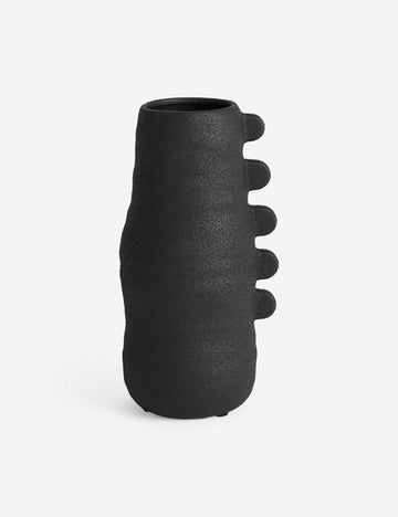 #color::black #style::tall-vase