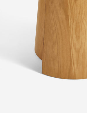 The base of the Pau oak veneer round dining table